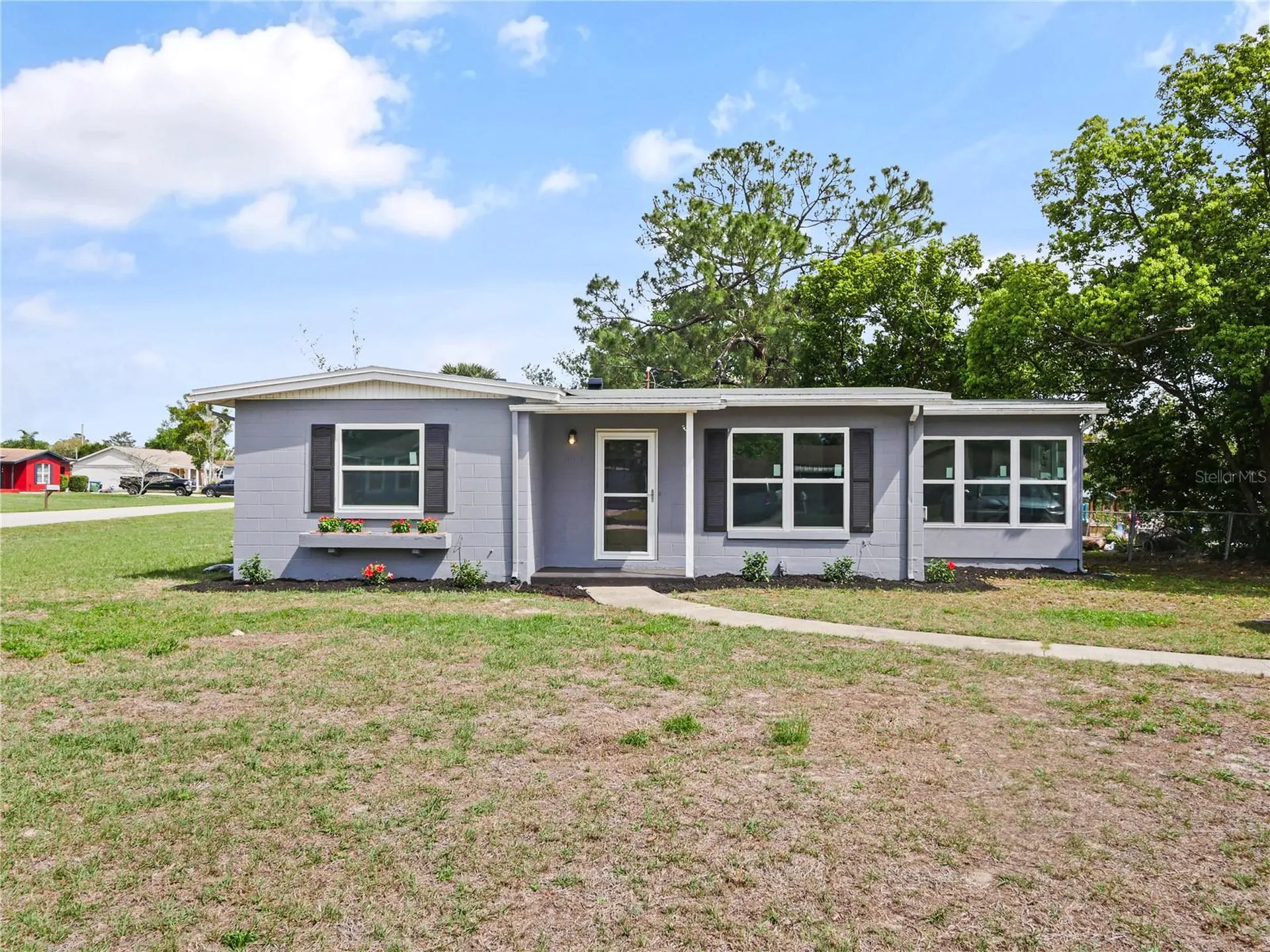 1117 W Embassy Drive Deltona FL 32725