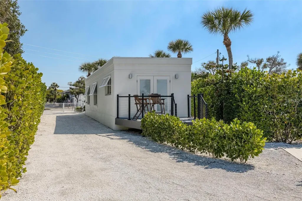 2740 N Beach Road Englewood FL 34223