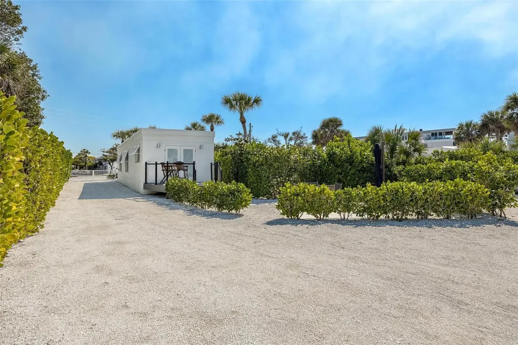 2740 N Beach Road Englewood FL 34223