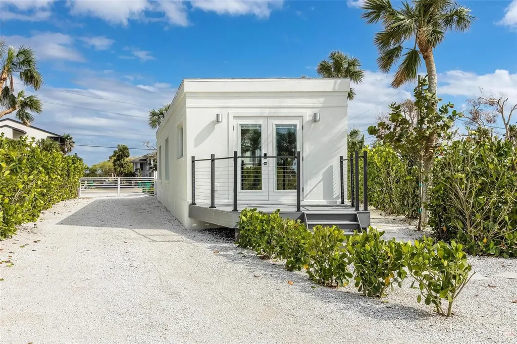2740 N Beach Road Englewood FL 34223