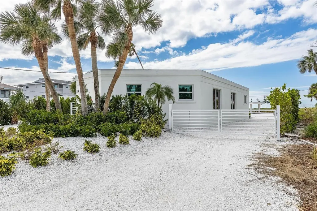2740 N Beach Road Englewood FL 34223