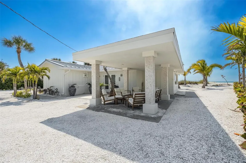 2740 N Beach Road Englewood FL 34223