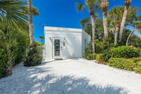 2740 N Beach Road Englewood FL 34223