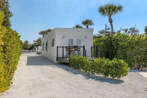 2740 N Beach Road Englewood FL 34223