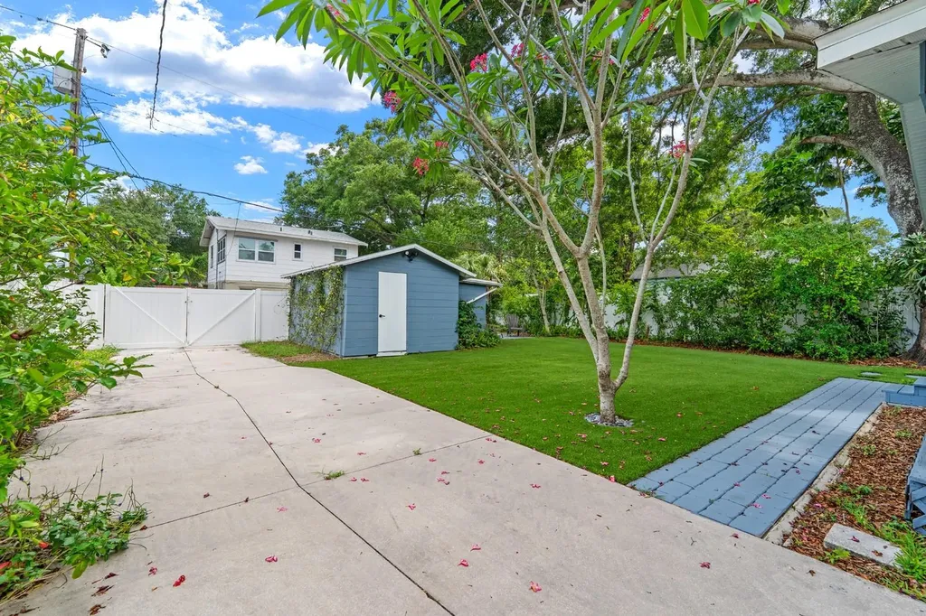 1720 24th Avenue N St Petersburg FL 33713
