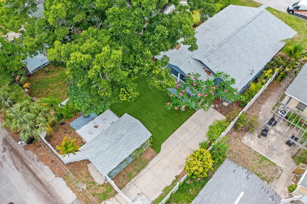1720 24th Avenue N St Petersburg FL 33713