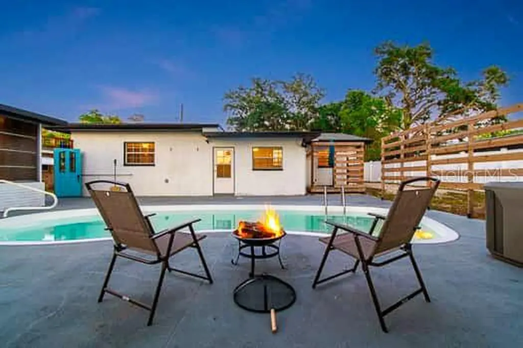 2115 Philippe Parkway Safety Harbor FL 34695