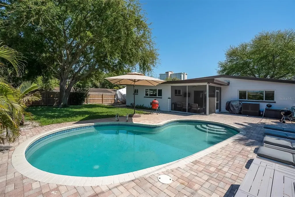 5909 4th Avenue N St Petersburg FL 33710