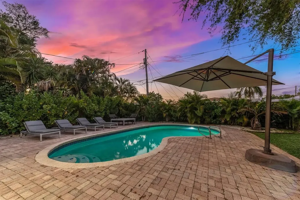 5909 4th Avenue N St Petersburg FL 33710