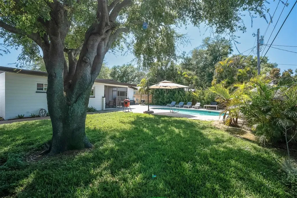 5909 4th Avenue N St Petersburg FL 33710