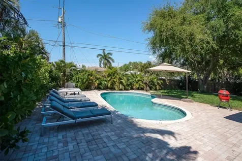 5909 4th Avenue N St Petersburg FL 33710