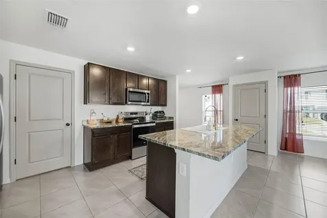 37092 Kings Crown Drive Zephyrhills FL 33541