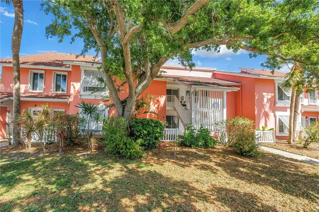 3742 41st Way S St Petersburg FL 33711