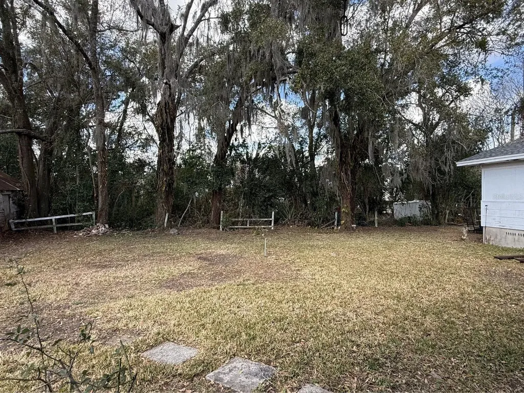 13725 10th Street Dade City FL 33525