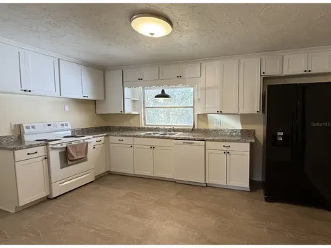 13725 10th Street Dade City FL 33525