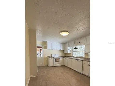 13725 10th Street Dade City FL 33525