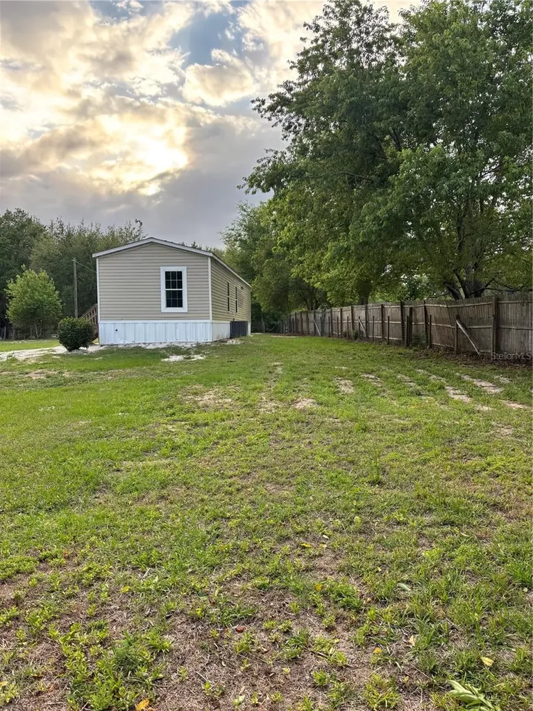 11511 NE 10th Terrace Oxford FL 34484