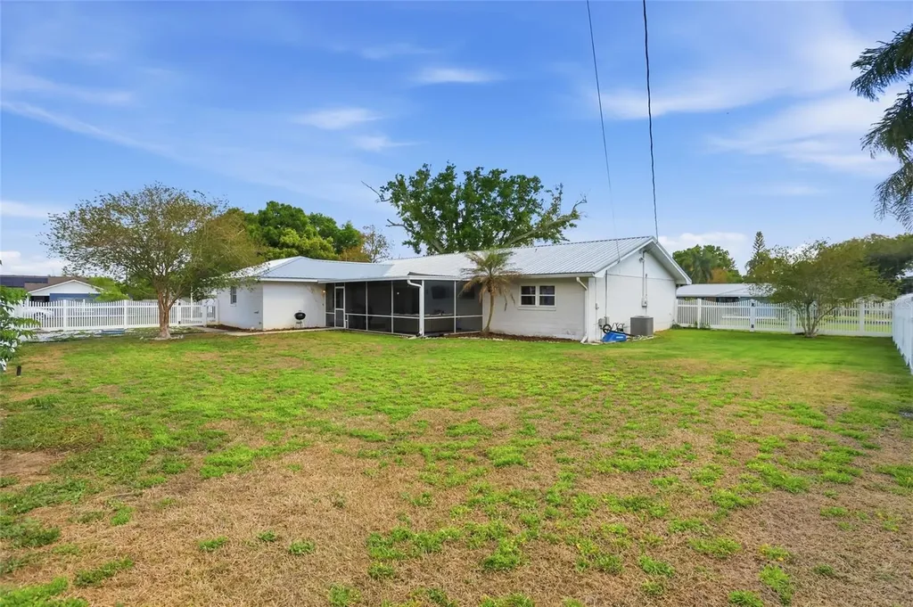 22 Lake Link Drive SE Winter Haven FL 33884