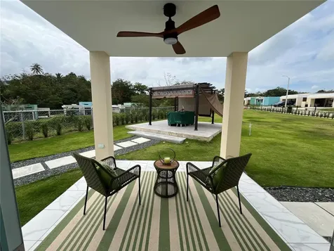 41 San Pedrito Sur Rio Grande PR 00745