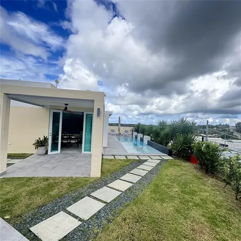 41 San Pedrito Sur Rio Grande PR 00745