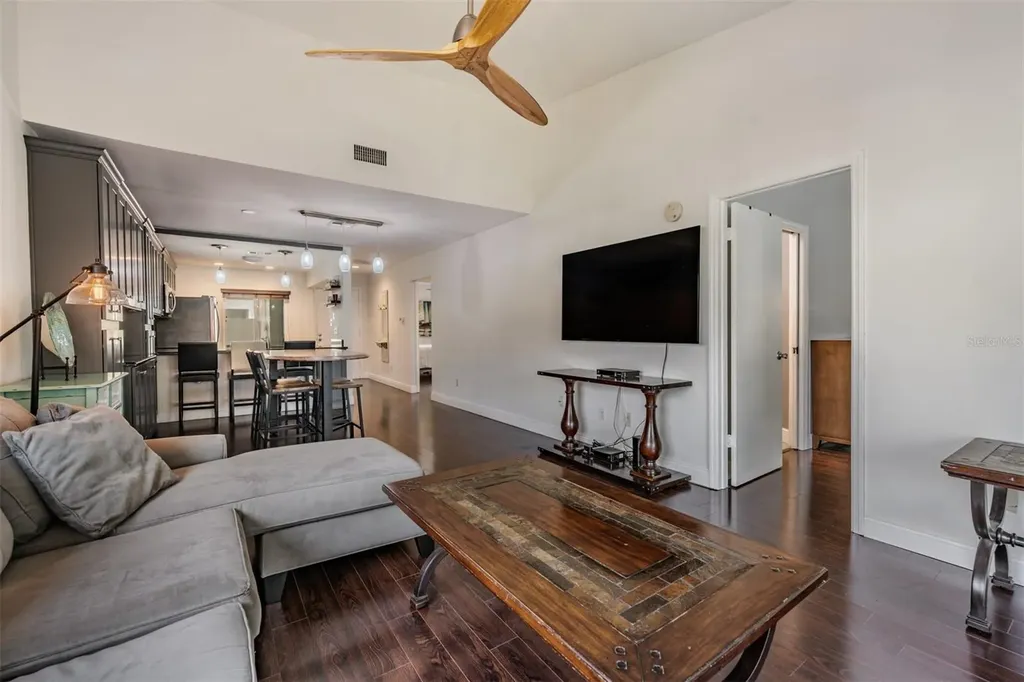 637 Drake Lane N Dunedin FL 34698