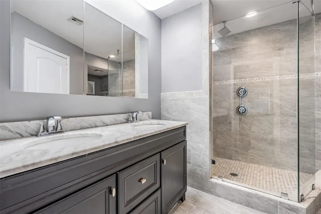 637 Drake Lane N Dunedin FL 34698