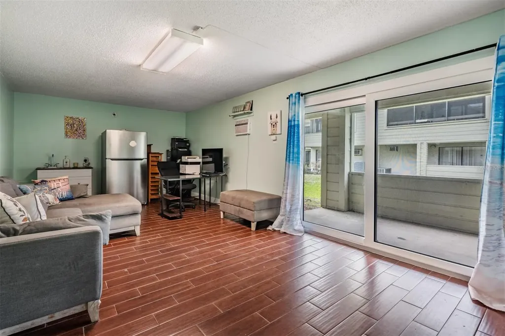 637 Drake Lane N Dunedin FL 34698