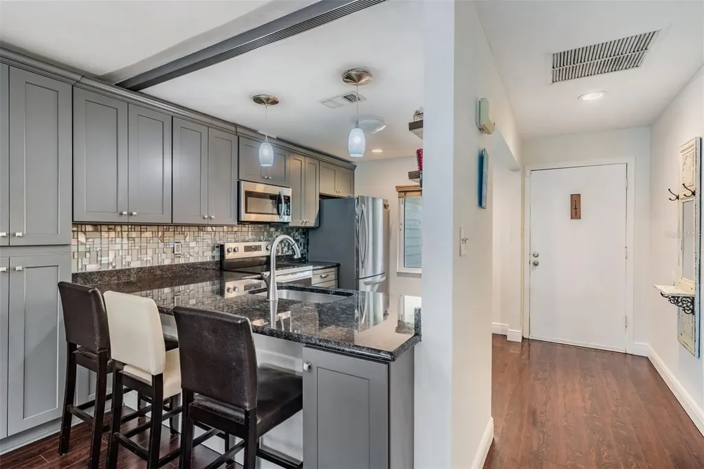637 Drake Lane N Dunedin FL 34698