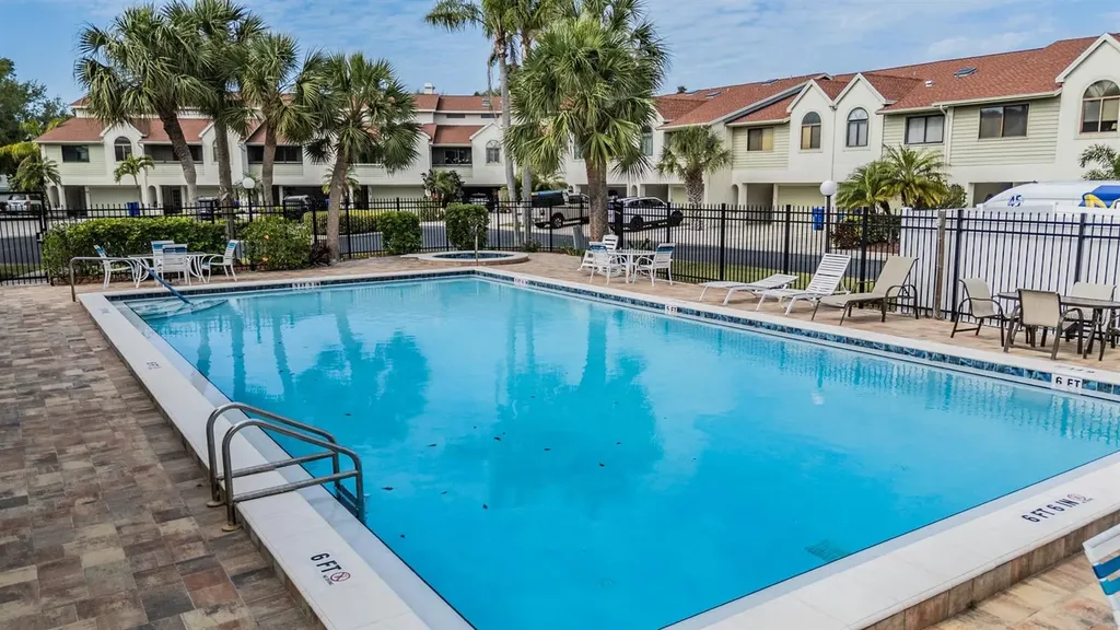637 Drake Lane N Dunedin FL 34698