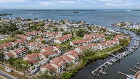 637 Drake Lane N Dunedin FL 34698