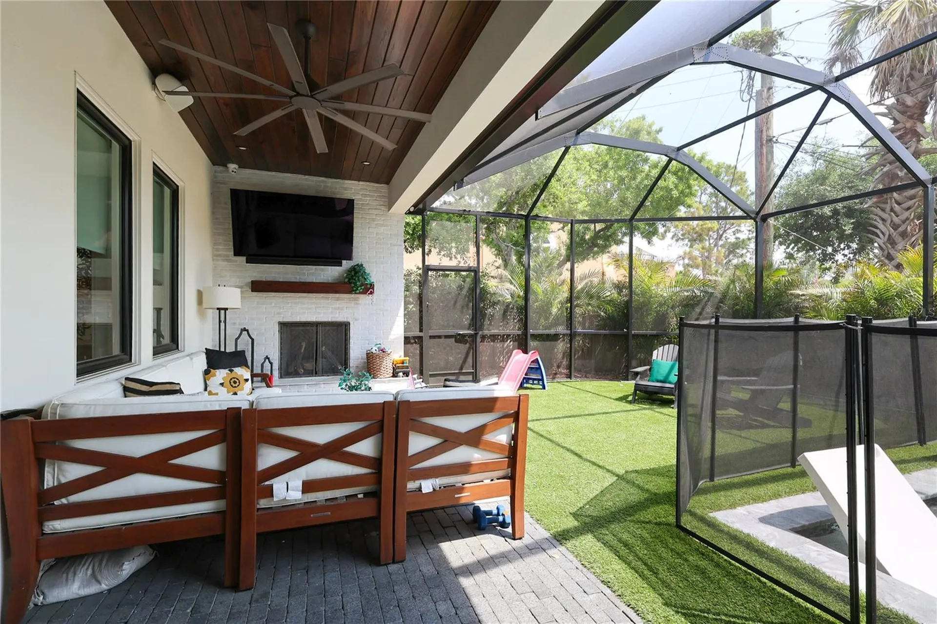 2402 W Parkland Boulevard Tampa FL 33609