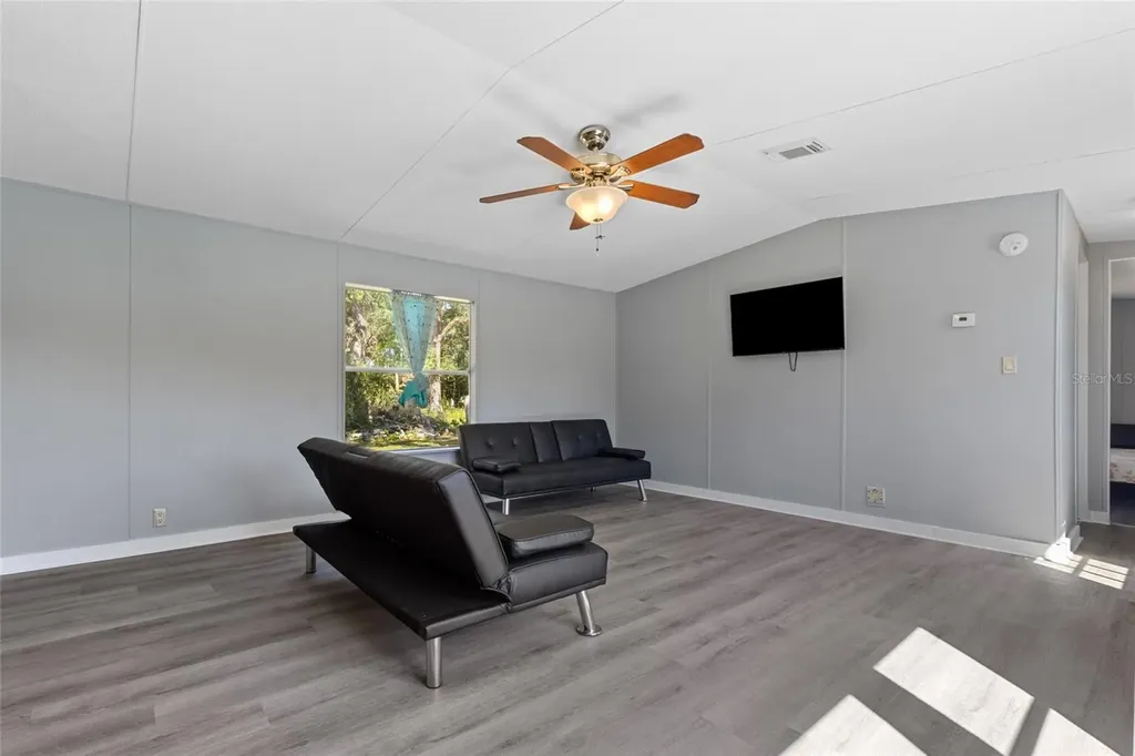 11902 Cr 727 Webster FL 33597