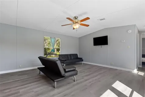 11902 Cr 727 Webster FL 33597