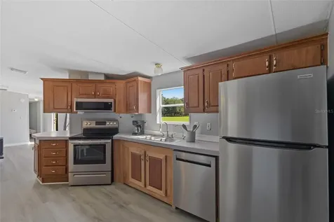 11902 Cr 727 Webster FL 33597