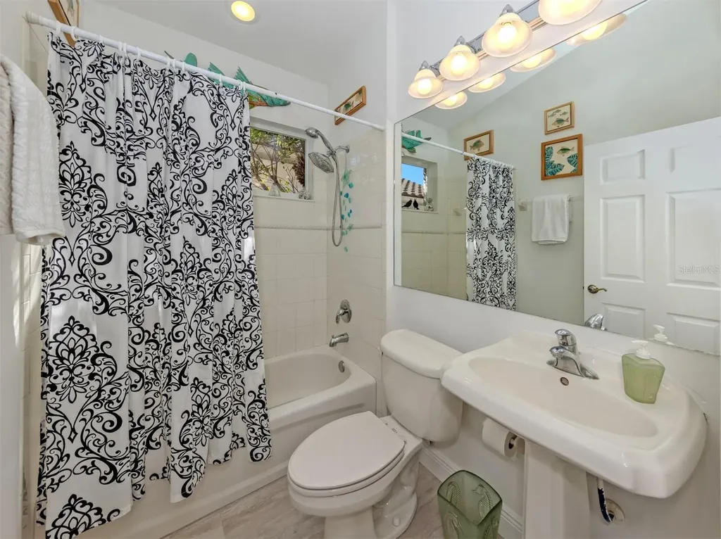 404 Pinewood Lake Drive Venice FL 34285