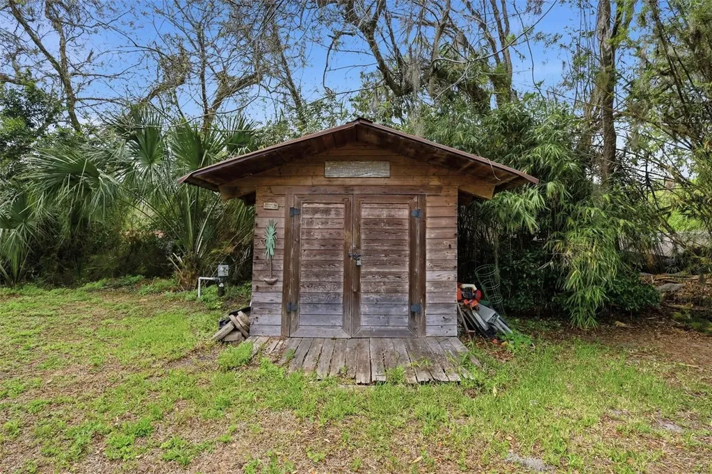 460 Alhambra Avenue De Leon Springs FL 32130