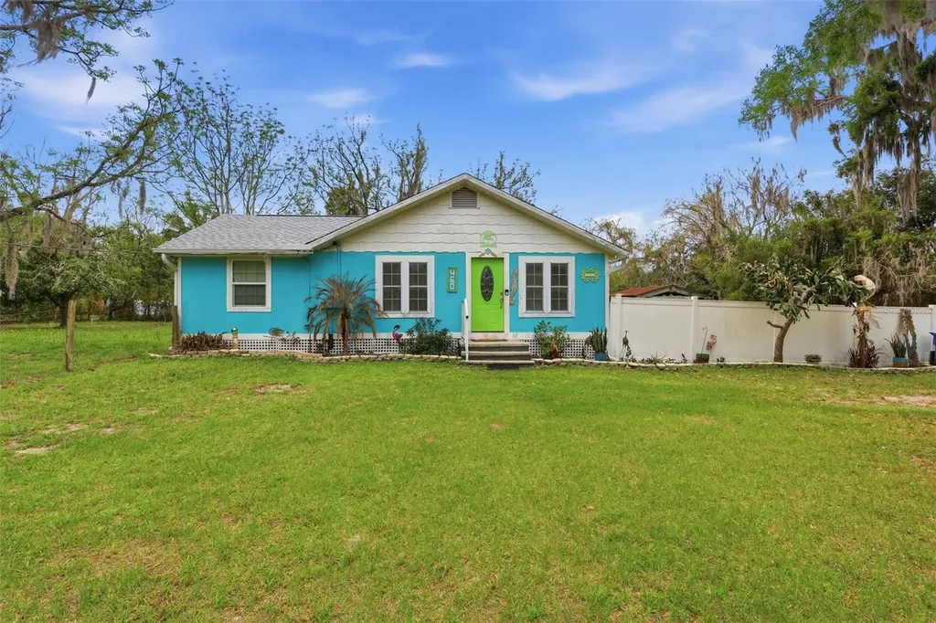 460 Alhambra Avenue De Leon Springs FL 32130
