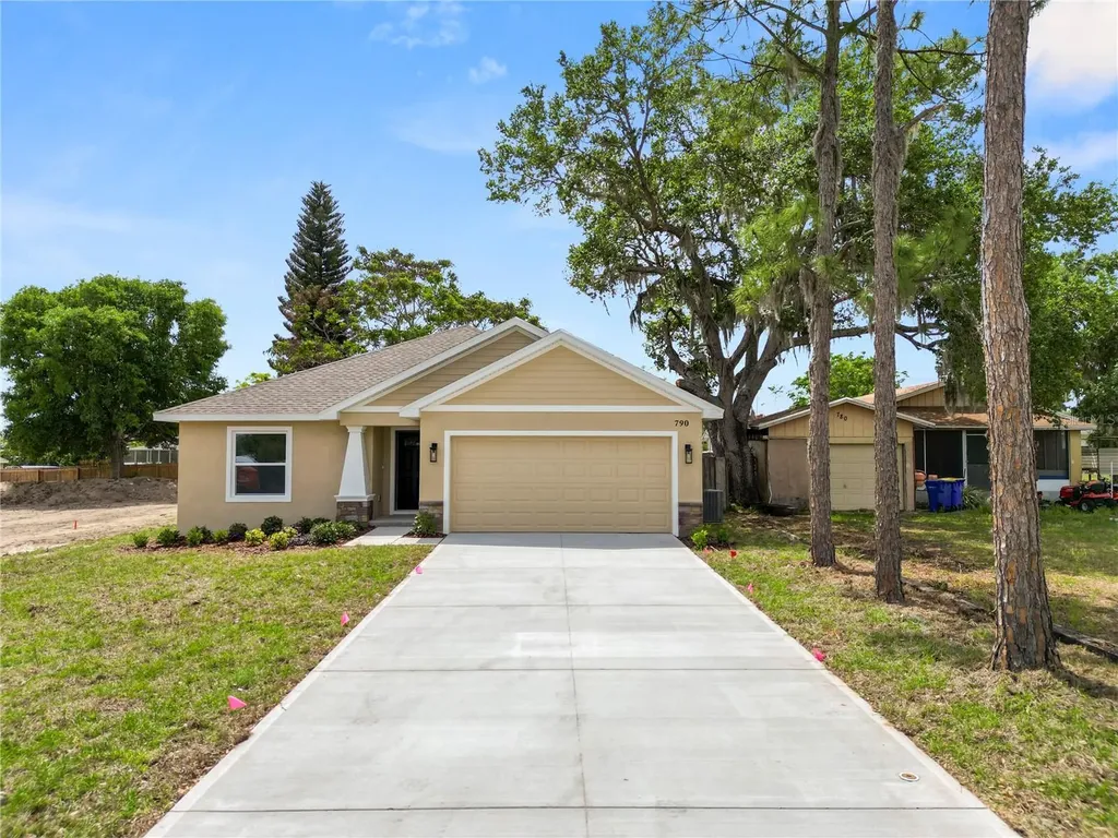 790 Eagle Avenue E Eagle Lake FL 33839