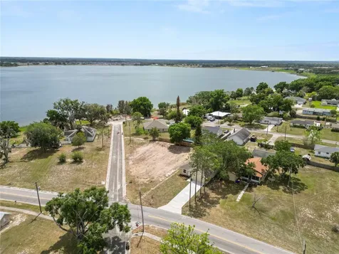 790 Eagle Avenue E Eagle Lake FL 33839