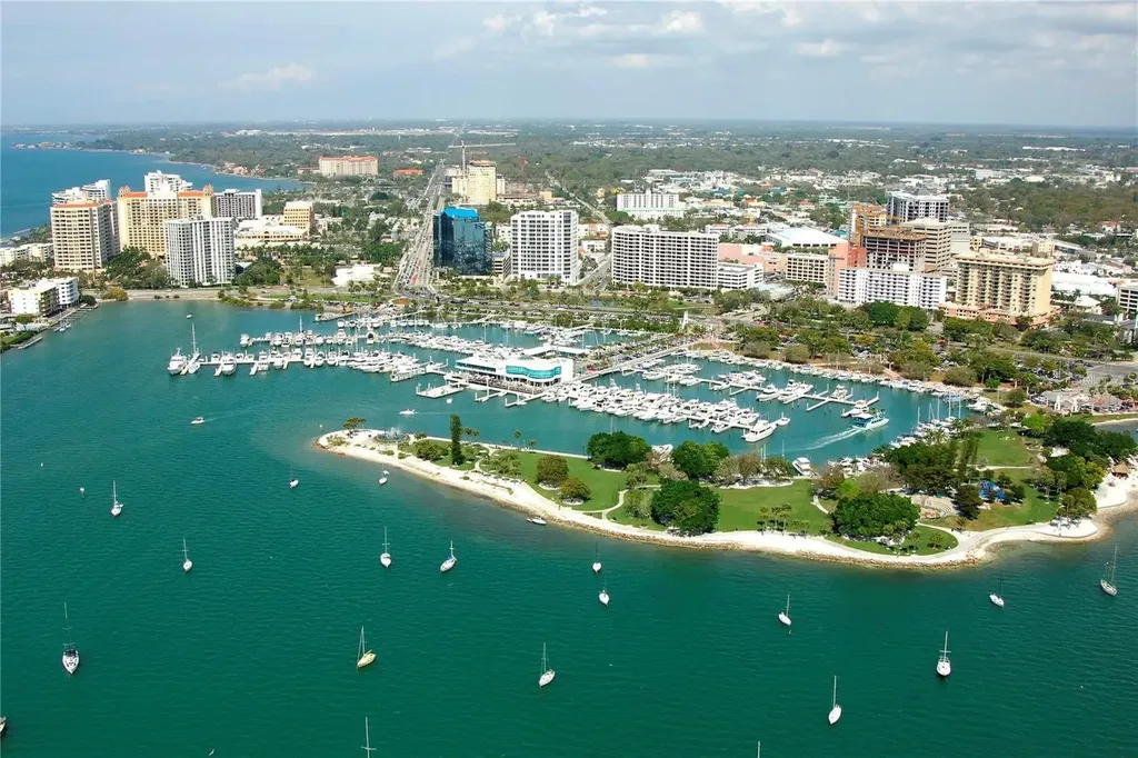96 Twin Shores Boulevard Longboat Key FL 34228