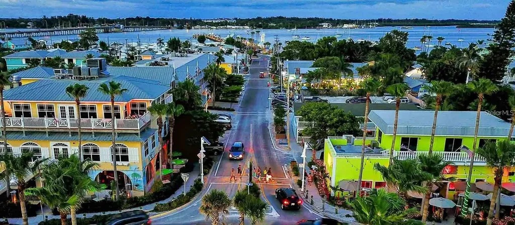 96 Twin Shores Boulevard Longboat Key FL 34228