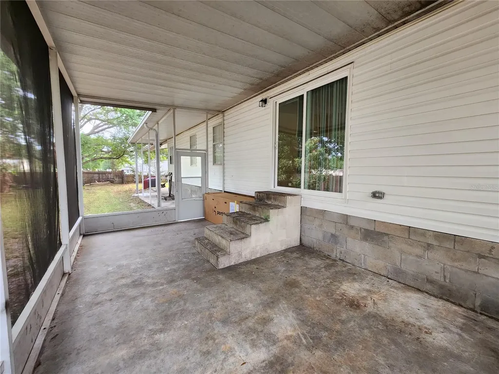 1209 Blue Sky Place Dover FL 33527
