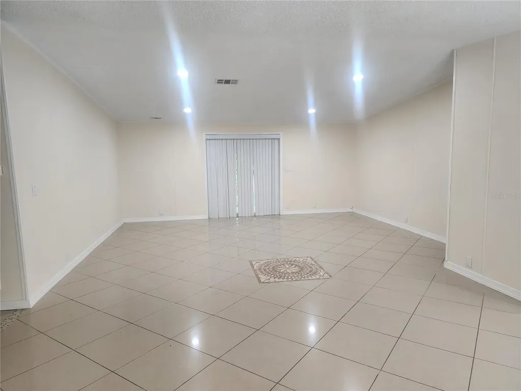 1209 Blue Sky Place Dover FL 33527