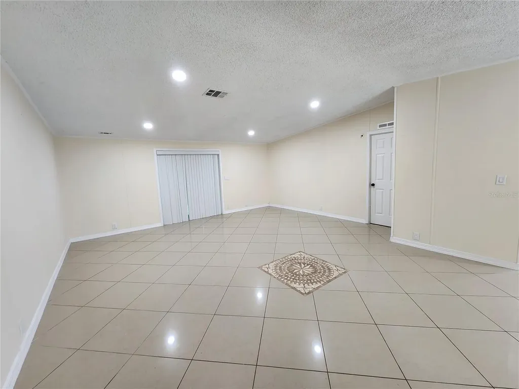 1209 Blue Sky Place Dover FL 33527