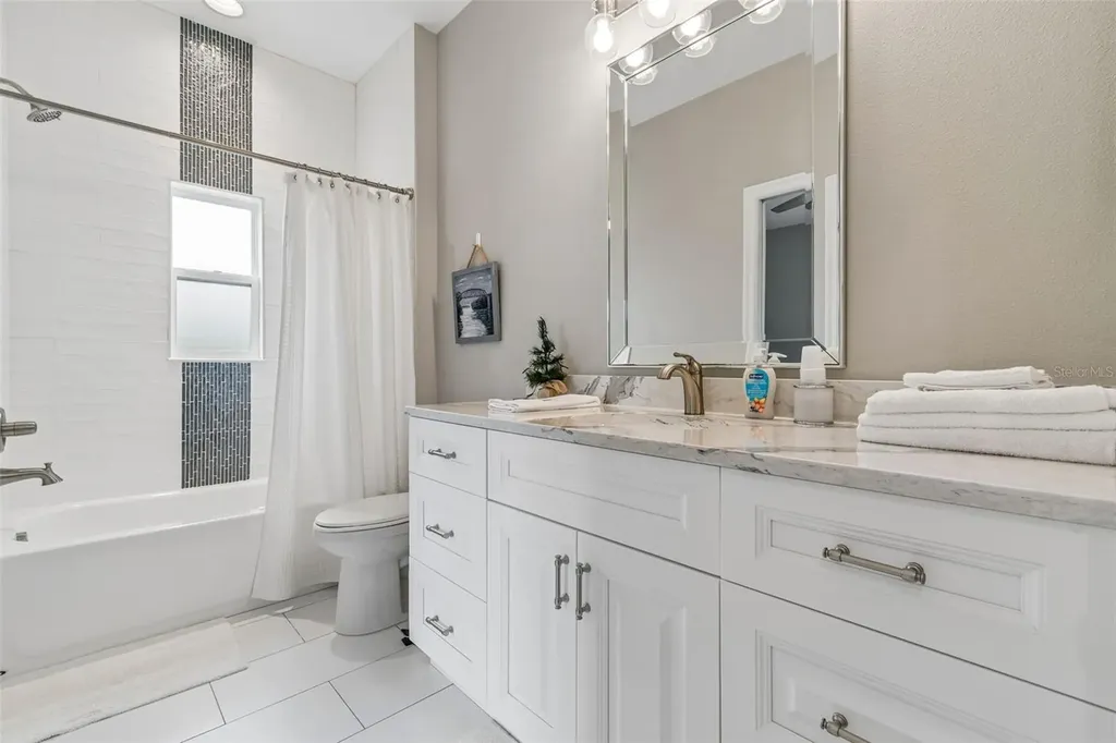 8603 Alafia Hills Lithia FL 33547