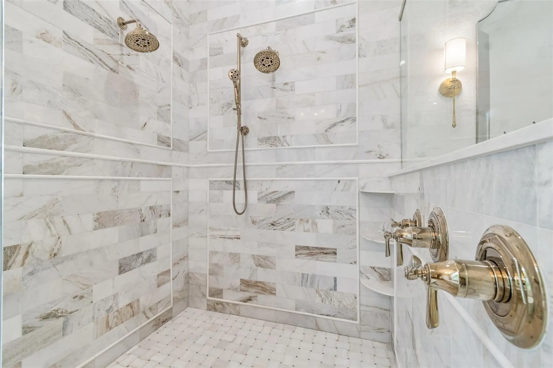 8603 Alafia Hills Lithia FL 33547