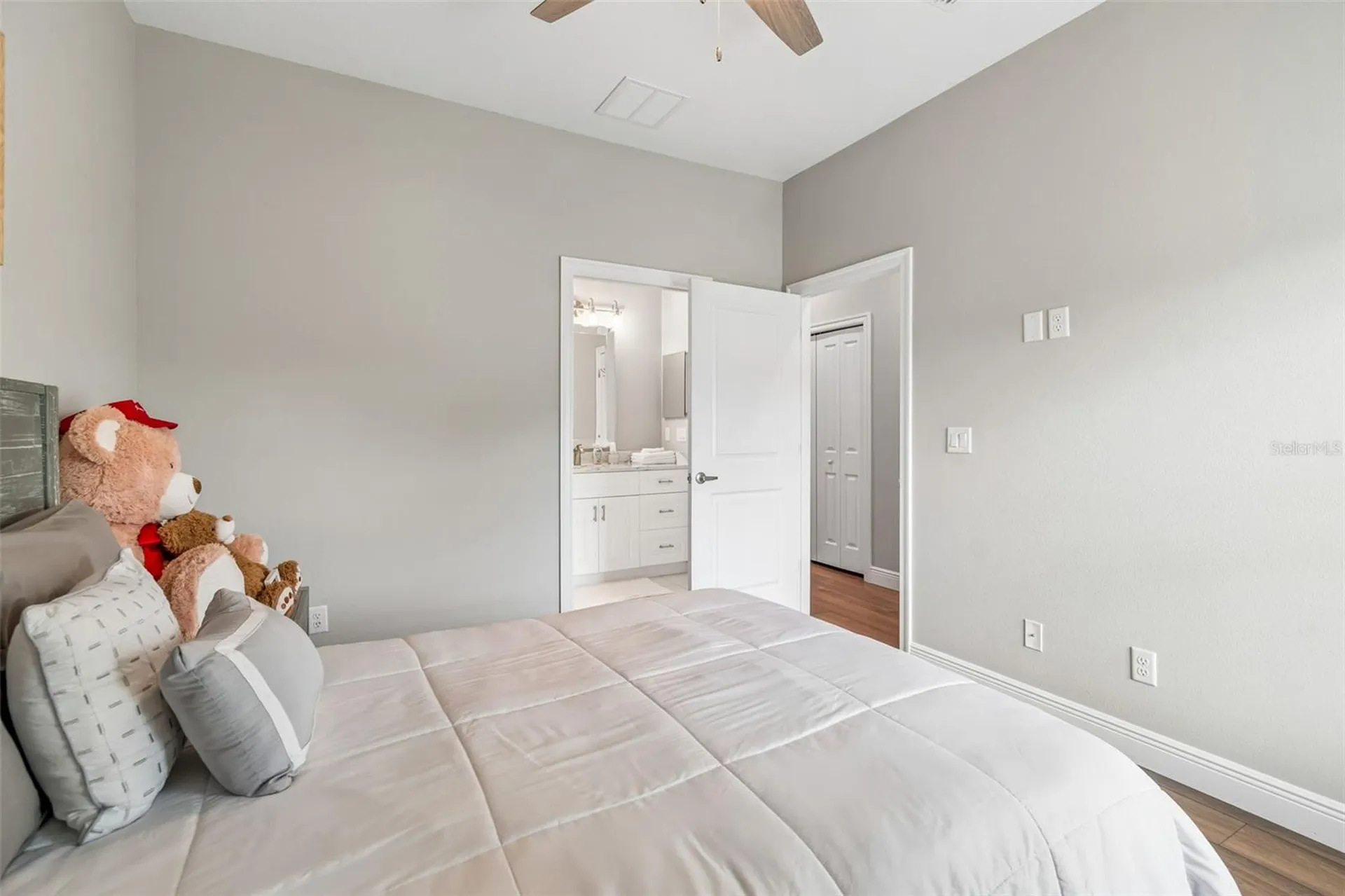 8603 Alafia Hills Lithia FL 33547
