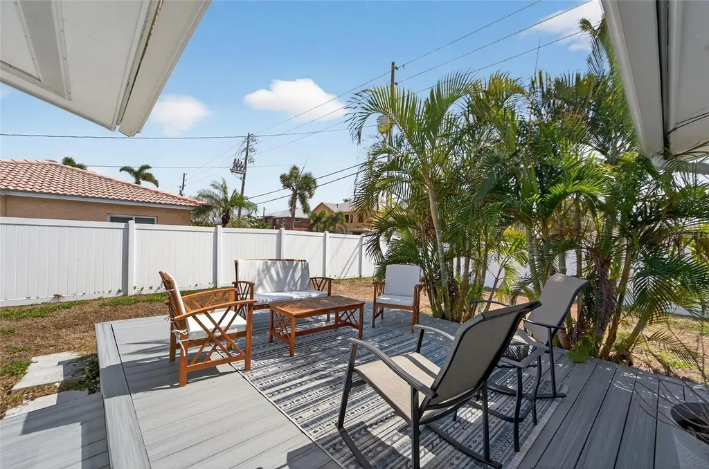 2 79th Street S St Petersburg FL 33707