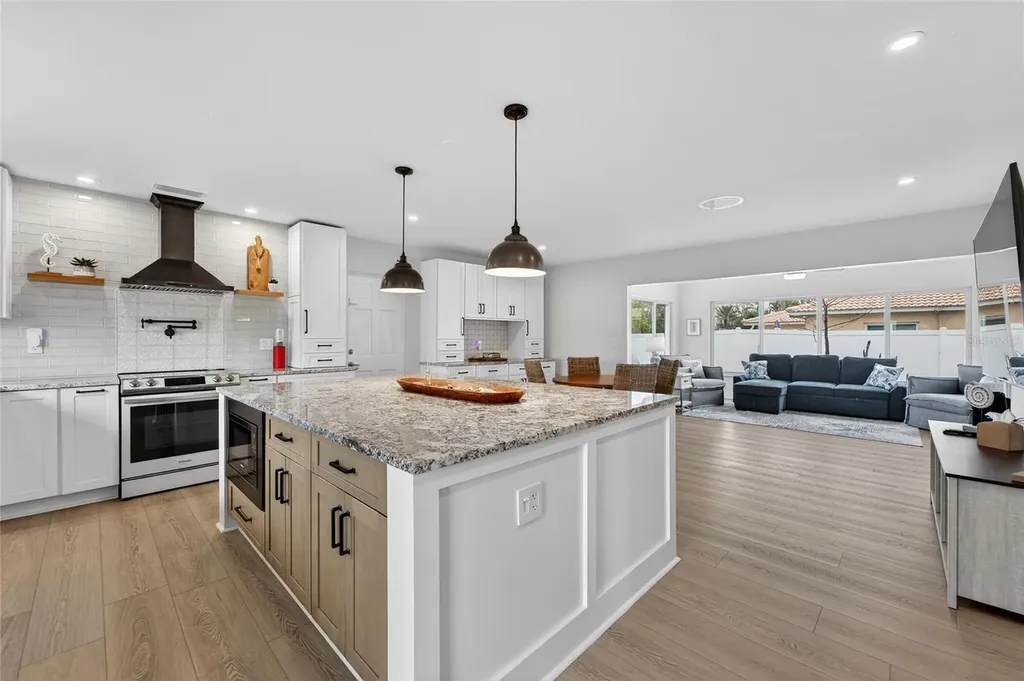 2 79th Street S St Petersburg FL 33707