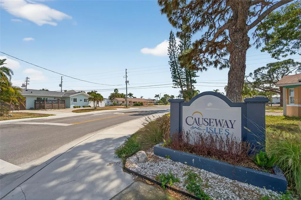 2 79th Street S St Petersburg FL 33707